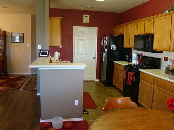 4th image of 1011 Clayton Dr