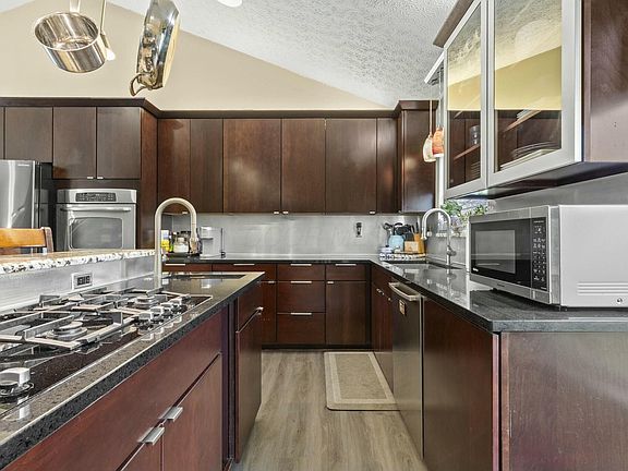 5th image of 548 Thorngate Ct