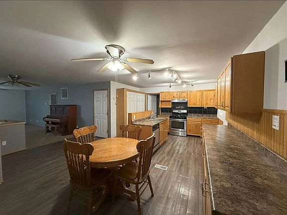 4th image of 730 Thunderbird Rd