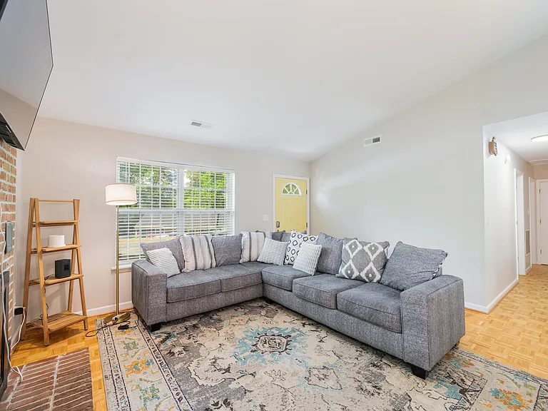 101 Leigh Pl — Photo 3