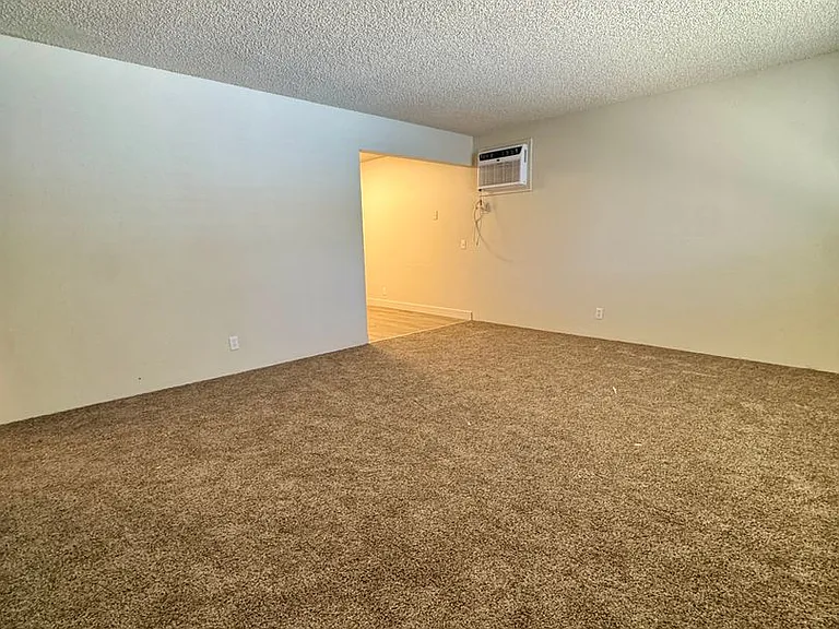 1114 Orange Ave — Photo 3