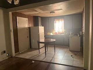2nd image of 4927 Willow Glen St