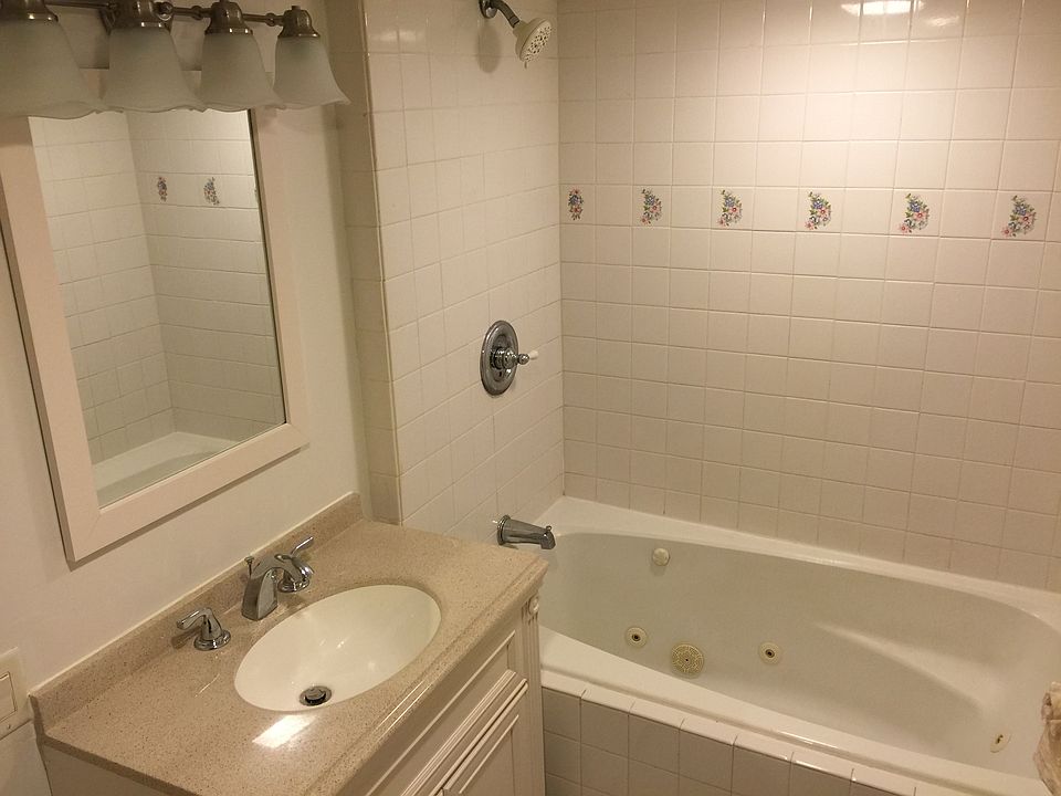 1st image of 1121 S Oak Park Ave APT 1