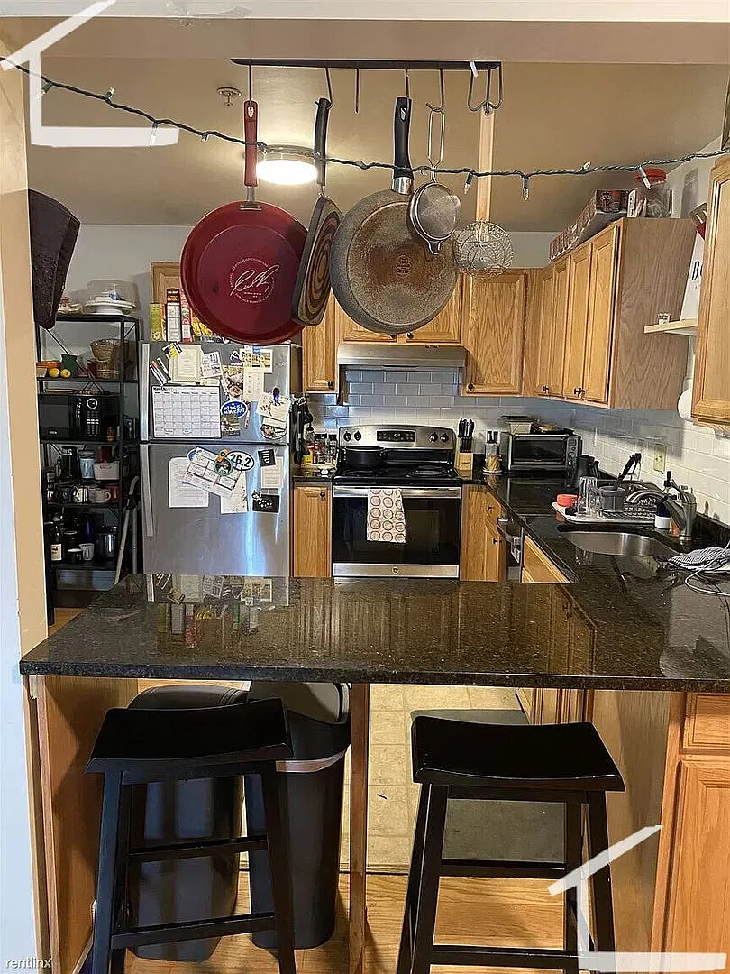 No Brokers Fee. No Security Deposit, Parking Included, Large Fully Renovated Townhouse in Brighto... — Photo 2