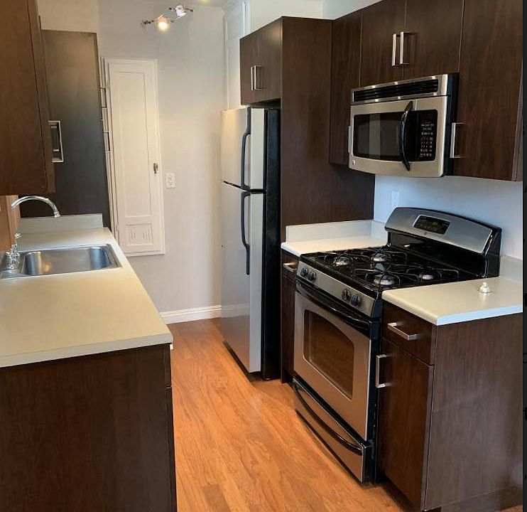1st image of 1021 N Doheny Dr APT 6