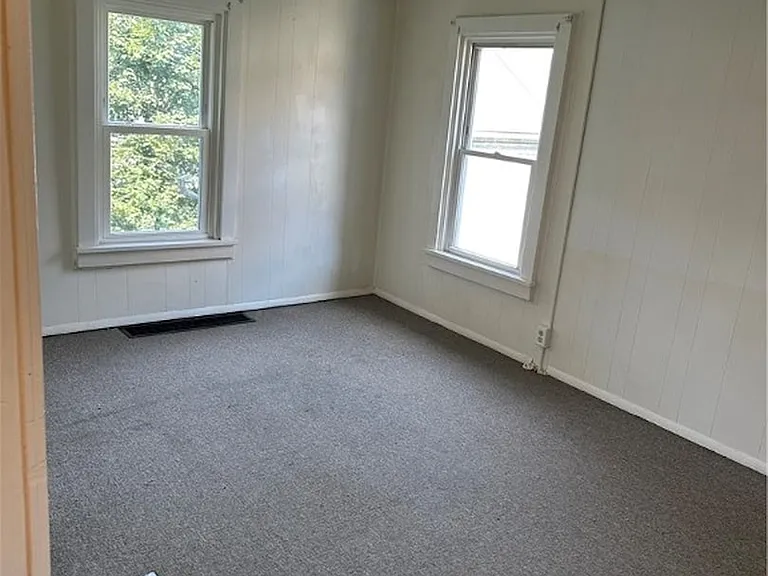 113 Morton Ave — Photo 7