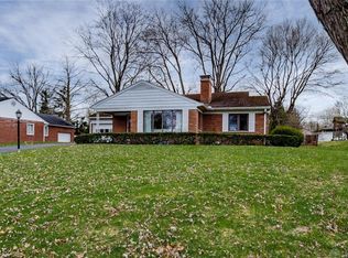 26 Castle Dr, Kettering, OH 45429