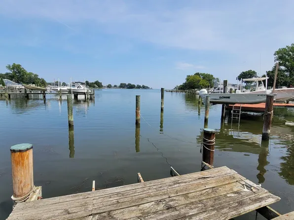 1923 Betty Ln, Pasadena, MD 21122