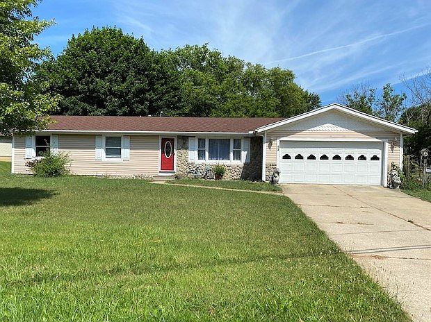 1st image of 208 S Grand Pointe Dr