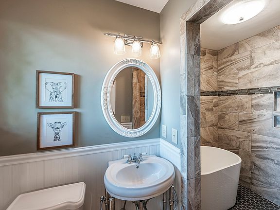 30th image of 1007A Highland Rd