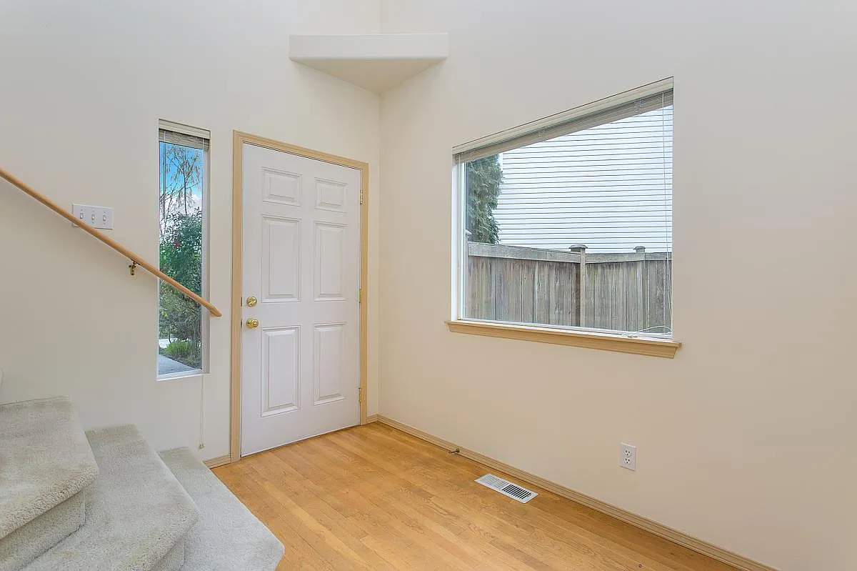 3 bed, 2.5 bath, 1675 sqft, $3,100 — Photo 2