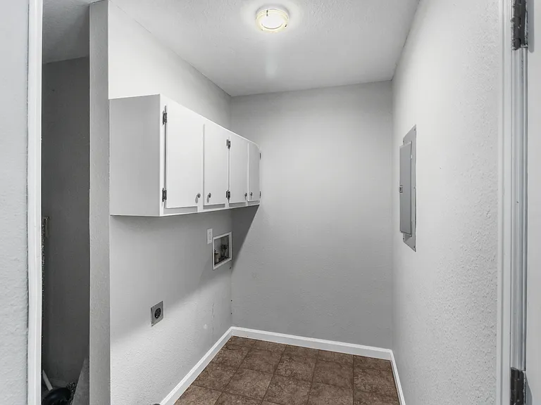 2270 Wernert Ave — Photo 13