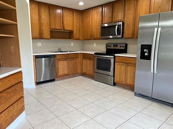 4th image of 4831 Pinemore Lane