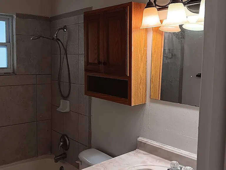 312 NE 11th Pl — Photo 15