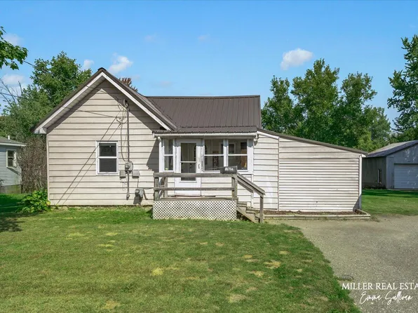 1423 Harrison St, Lake Odessa, MI 48849