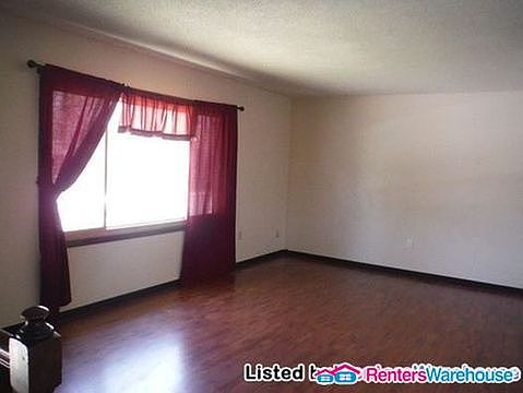 5th image of 310 Chestnut St S