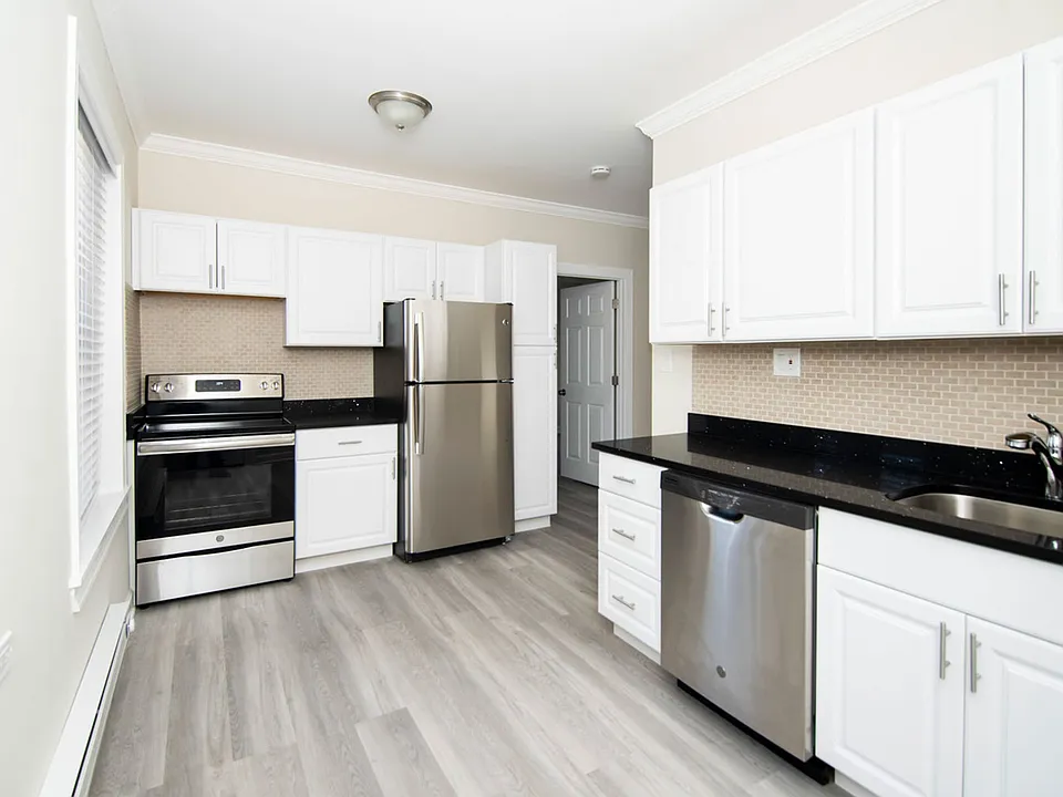 638 W Roscoe St #3N