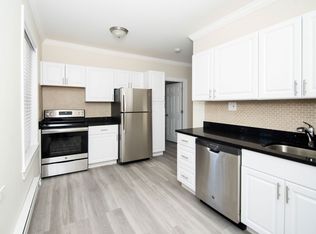648 1/2 W Roscoe St #3, Chicago, IL 60657