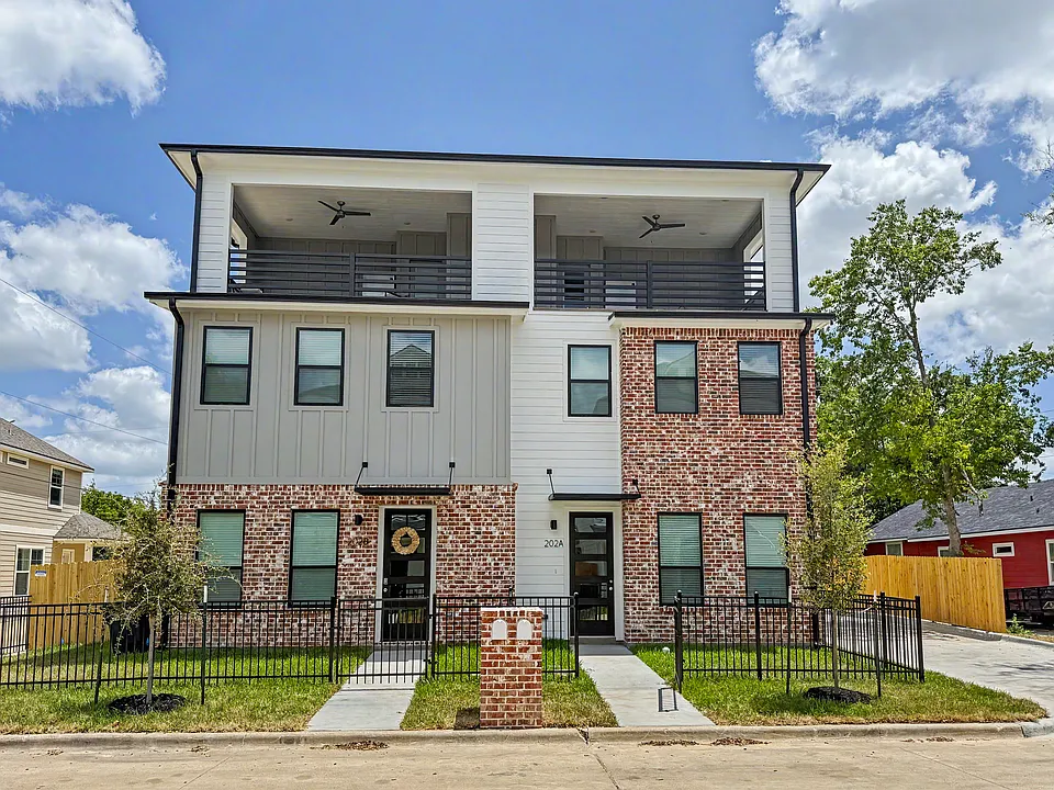 202 Park Pl #B