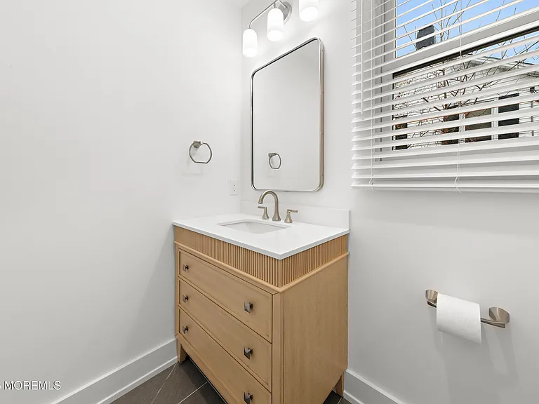 427 Hoyt St — Photo 33