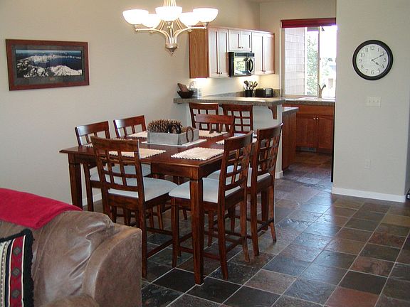 Large eating area for 8