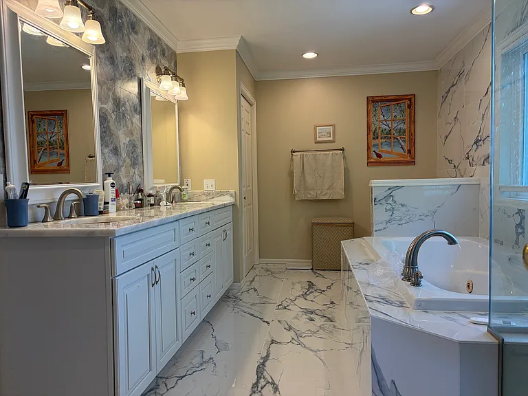 Master bath (newly remodelled)