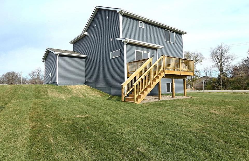 2nd image of 1700 Falcon Dr