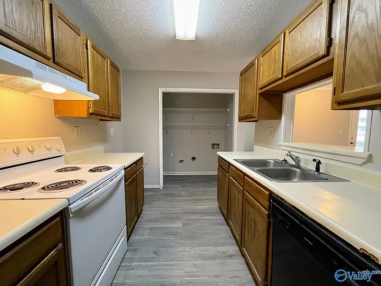 5001 Seven Pine Cir — Photo 11