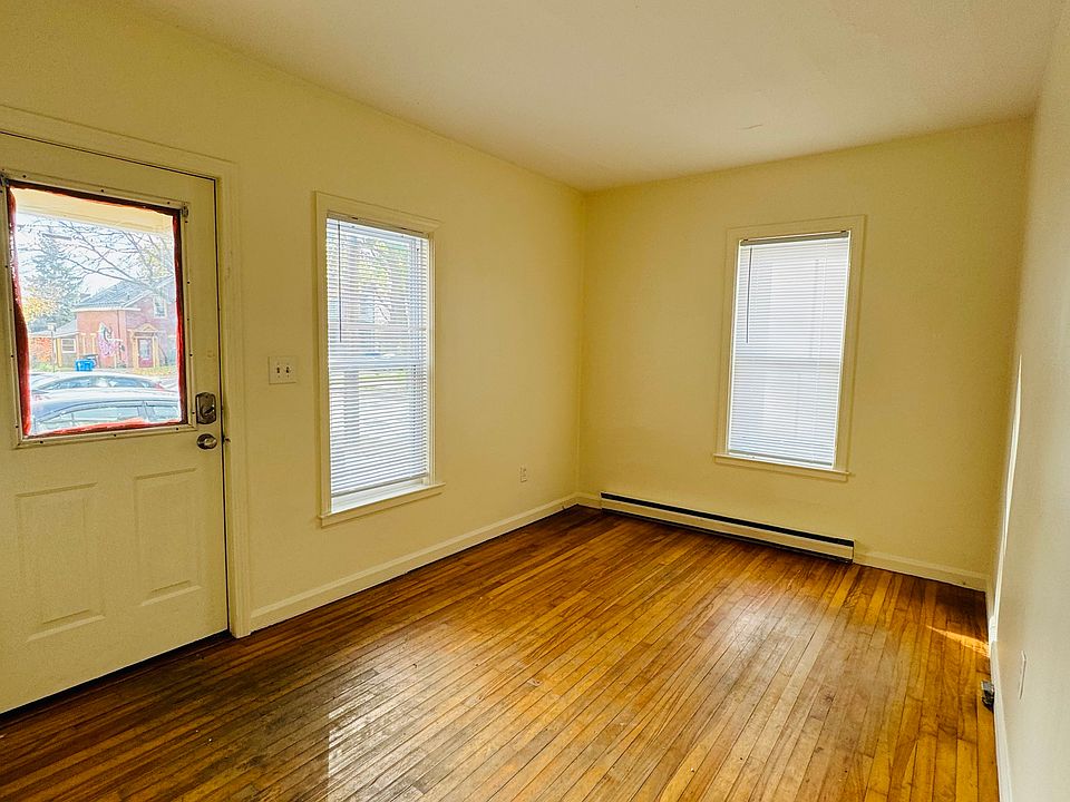 Entrance/Living Room 1