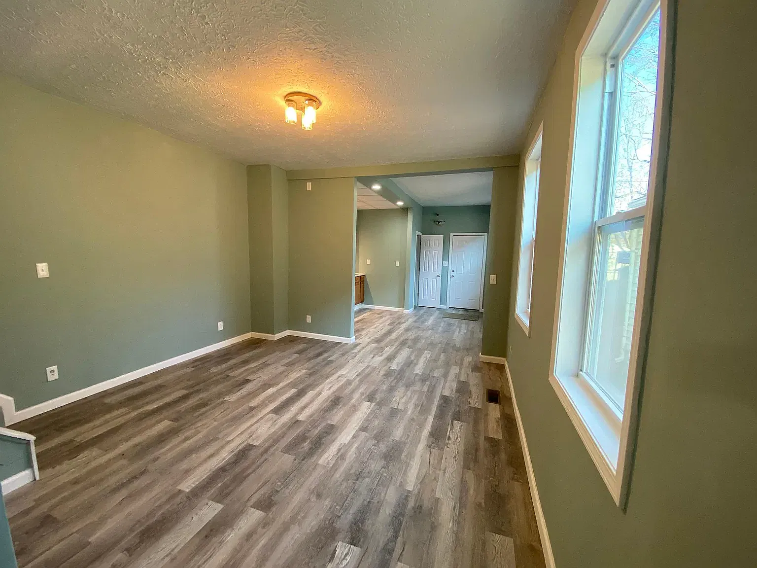 2 bed, 1.5 bath, 1092 sqft, $1,350 — Photo 3
