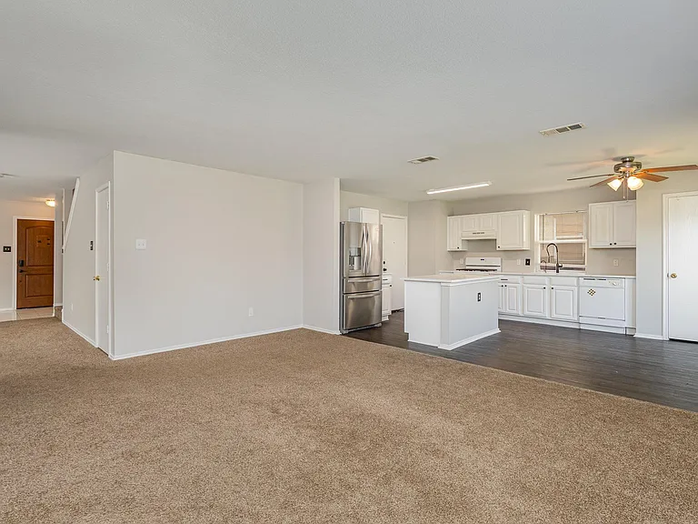 1121 Charlotte Dr — Photo 12