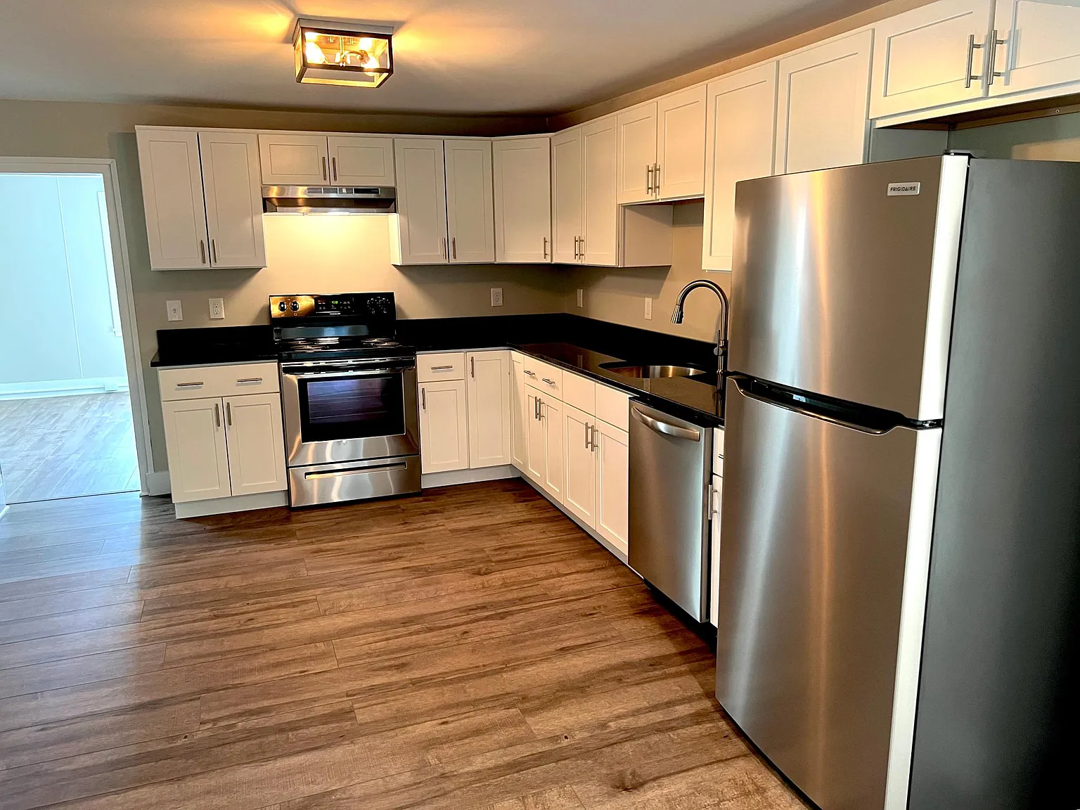 122 S Silver Ln — Photo 2