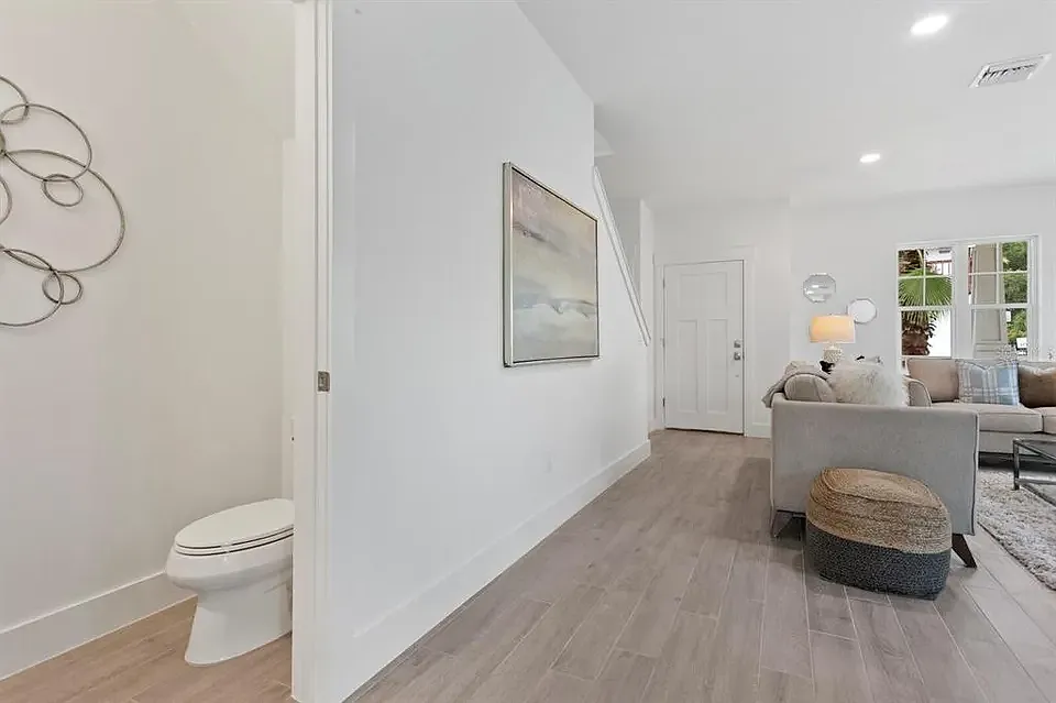 2 bed, 2.5 bath, 1288 sqft, $2,600 — Photo 3