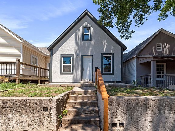2nd image of 858 Riverview Ave