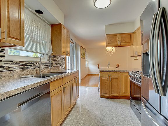 5th image of 1585 Brookside Dr