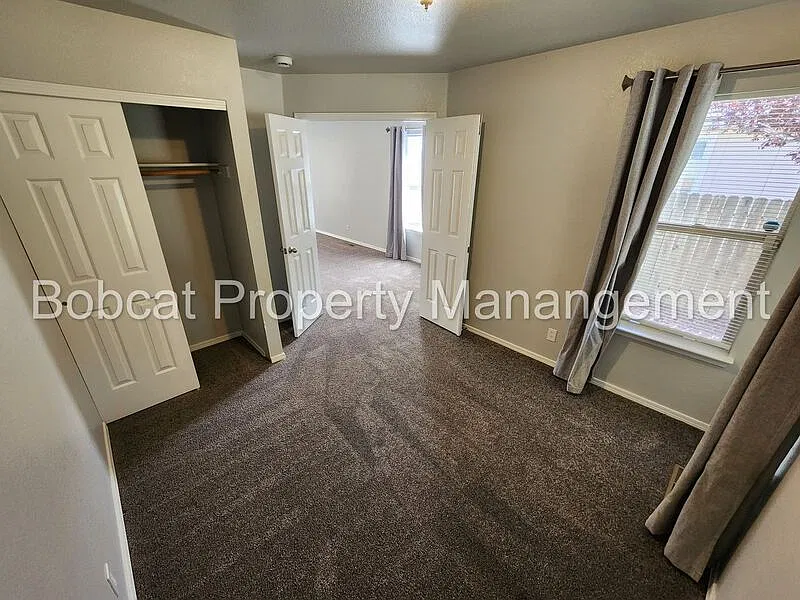 3 bed, 2.0 bath, 1261 sqft, $2,503 — Photo 4