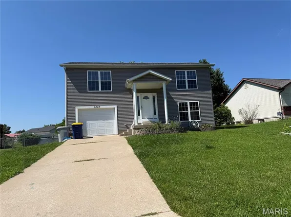 2245 Pinta Dr, Warrenton, MO 63383