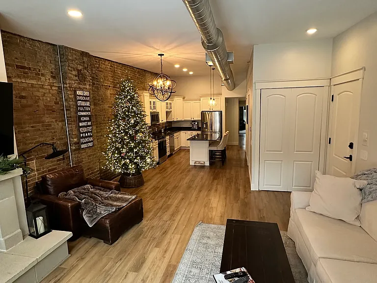 52 Monroe Center St NW #4 — Photo 6