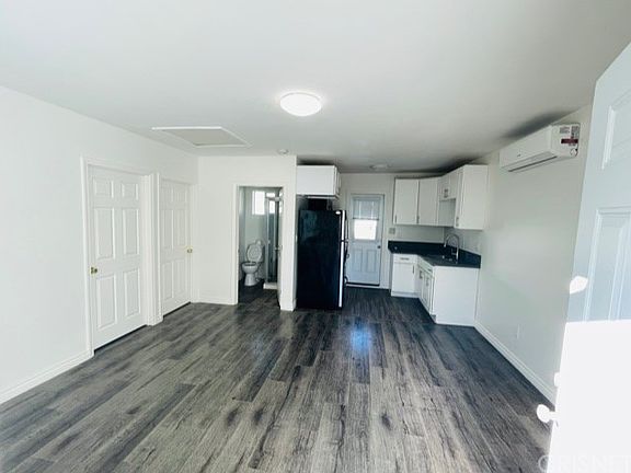 4th image of 15125 Covello St