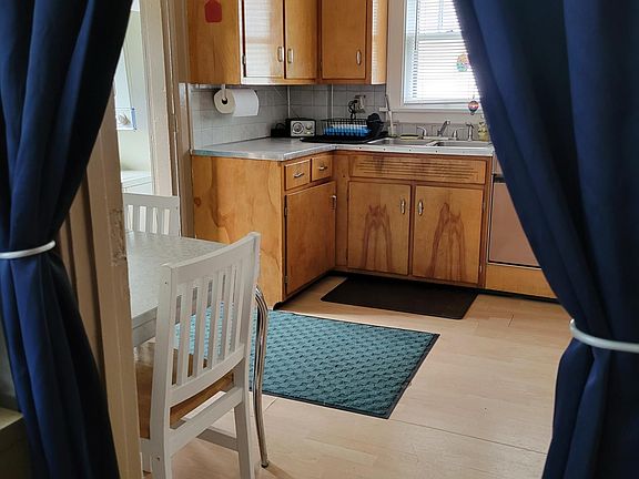3rd image of 710 E Colfax Ave #B