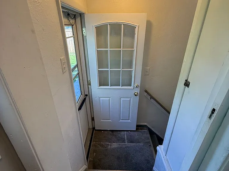 6840 Middlebrook Blvd — Photo 12