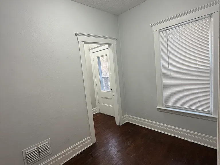 534 Holbrook St #2B — Photo 8