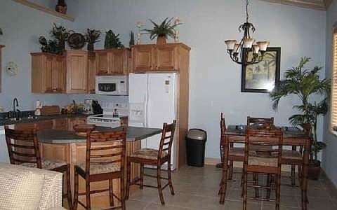 4th image of 121 Sunset Ter Unit 202