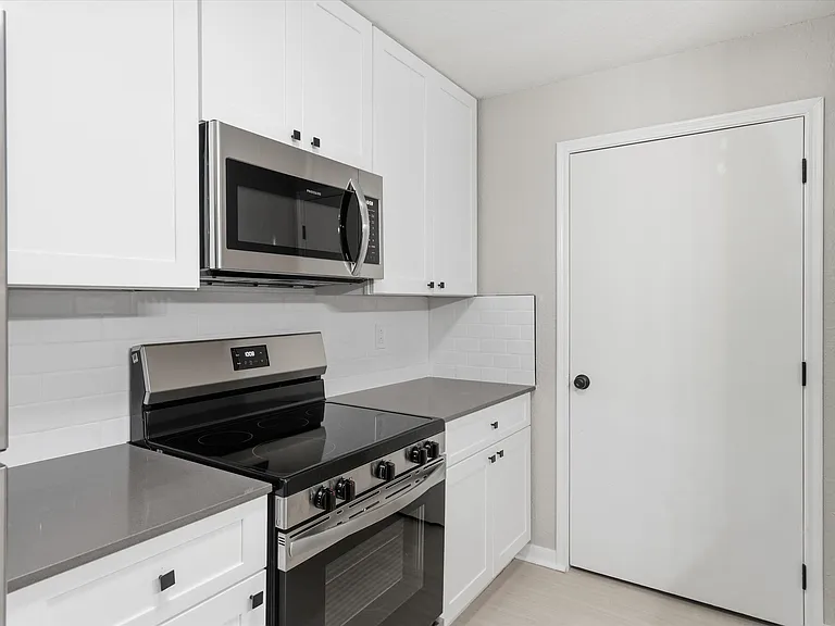 The Villas at North Oak — Photo 3