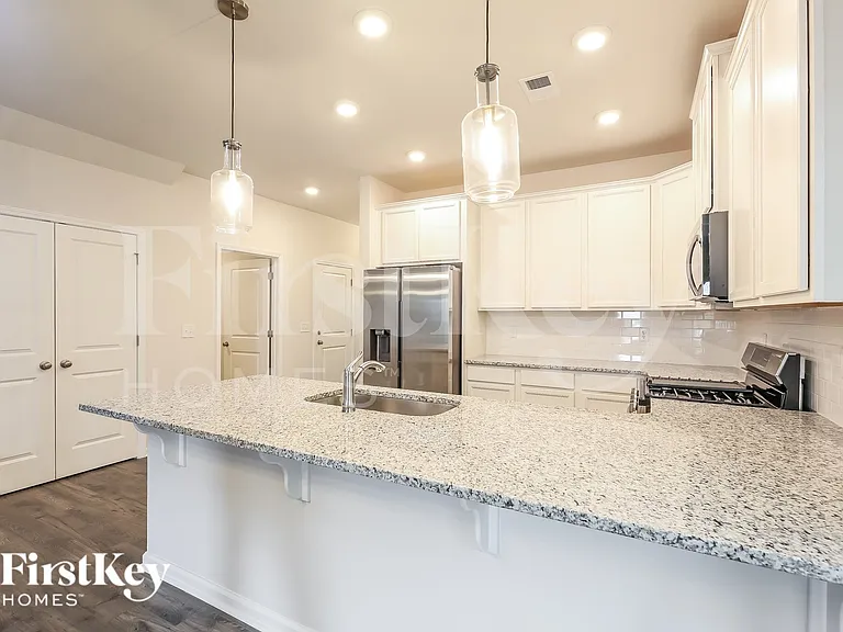 419 Stonefence Dr — Photo 6