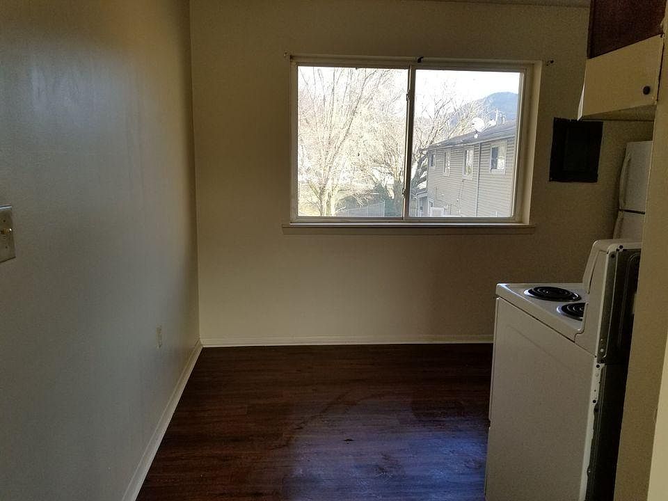 1st image of 130 Elm St #8