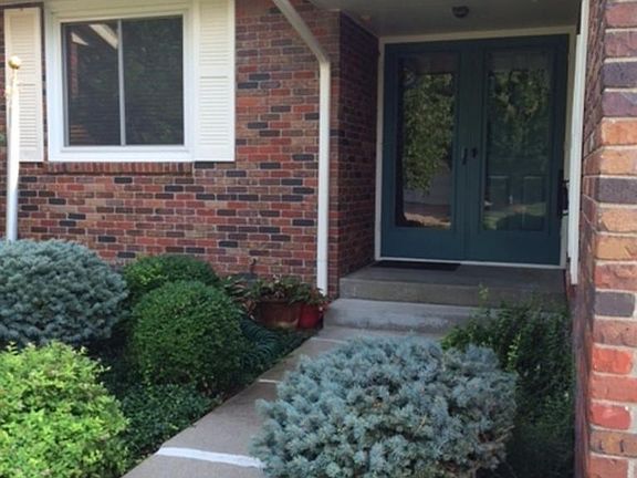 3rd image of 8119 Hickory Ln