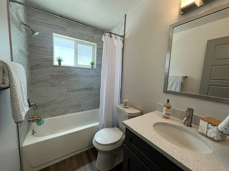 Windsong Apartments — Photo 40