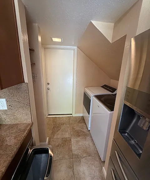6104 Chateau Ct — Photo 32