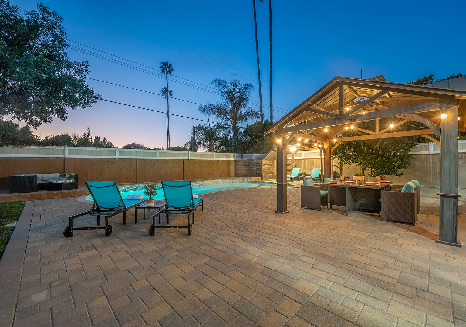 Beautiful Northridge Home-Grassy Yard-Pool-Spa — Photo 4